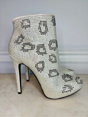 ~REPORT~ RHINESTONE LEOPARD PLATFORM HEEL BOOTIES 8.5